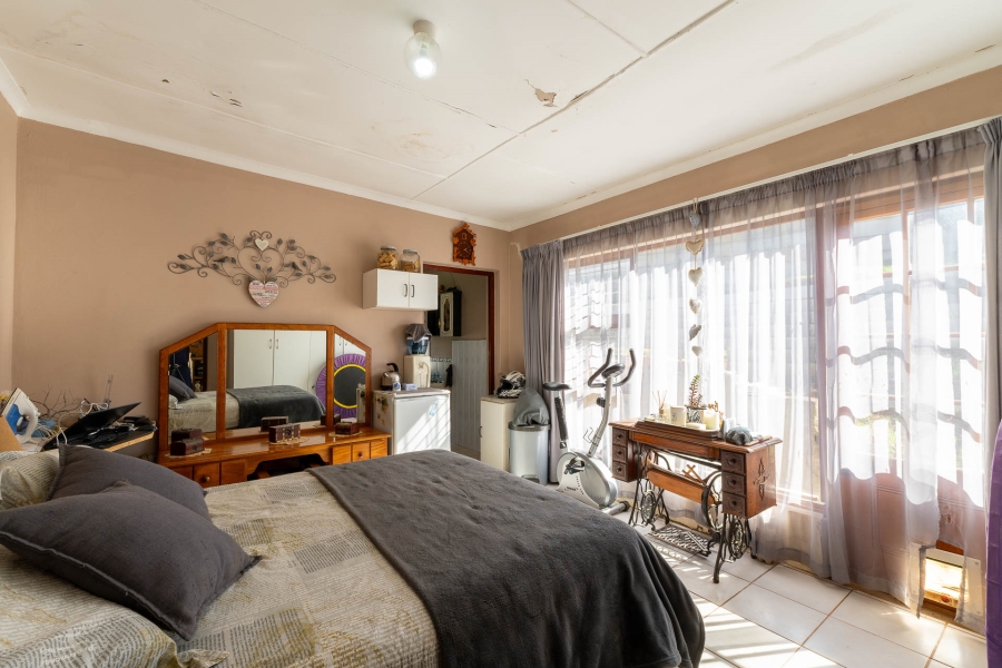 5 Bedroom Property for Sale in Denneoord Western Cape